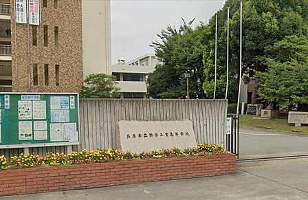兵庫県立飾磨工業高校 2010m