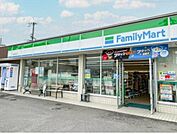 ファミリーマート城陽枇杷庄店　304ｍ　徒歩4分