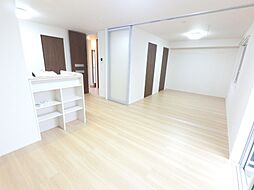 カスタリア III 1階1LDKのリビング/ダイニング