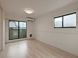 メゾン ド ファミーユ I 2階2LDKのリビング/ダイニング