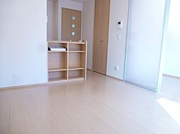 アルドーレ A 1階1LDKのリビング/ダイニング