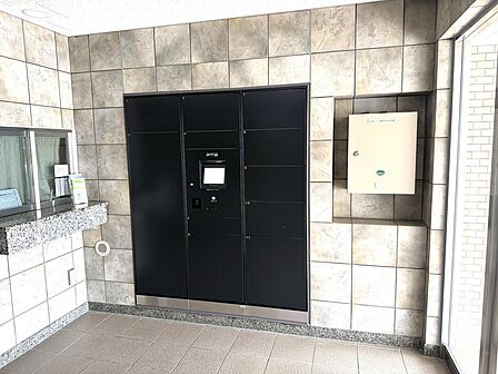 宅配BOX完備です！便利ですね！
