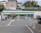 ファミリーマート茨木南春日丘店まで徒歩15分