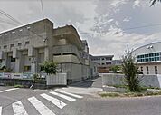 中学校「岡山市立中山中学校まで2111ｍ」