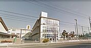 小学校「岡山市立西小学校まで1042ｍ」