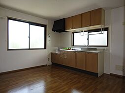 アルカディア高井 101 1階2LDKのリビング/ダイニング