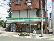 ファミリーマート（178m）