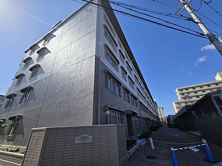 最上階につき、上階を気にせずお過ごしいただけます。最上階ならではの開放感が魅力です♪