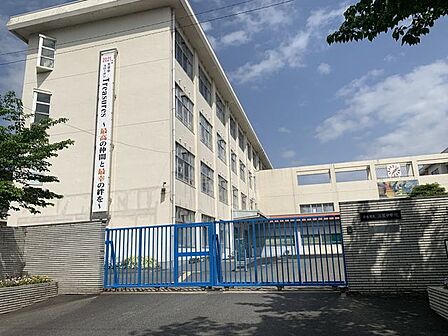 奈良市立三笠中学校 徒歩5分。 350m