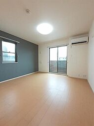 ヴィラ・グウルドイル 101 1階ワンルームのリビング/ダイニング