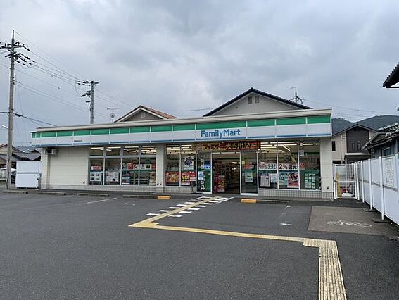ファミリーマー...