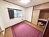 室内：2F約4.7帖の洋室です。収納スペースを備えたお部屋です。※写真はAI加工により家具等を消去しています。現況と異なる場合は現況を優先します。