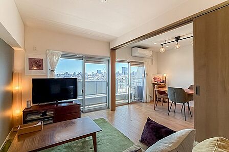LDKに隣接した洋室Aは約6.2帖、東向きのお部屋です。朝は気持ちいい光が差し込みそうです。