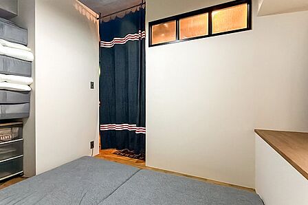 約5帖の洋室は
