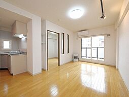 レーヴフロレゾン 2階1LDKのリビング/ダイニング