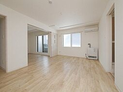 ＣＩＴＹ　ＲＥＳＩＤＥＮＣＥ八軒（シティレジデンス八軒） 1階2LDKのリビング/ダイニング