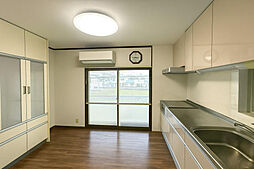 梅津罧原町 4DKのリビング/ダイニング