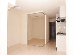 ＥＡＳＴ　ＬＥＡＦ 3階1LDKのリビング/ダイニング