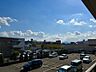 バルコニー：バルコニーからの眺望。目の前駐車場のため開放感あります。