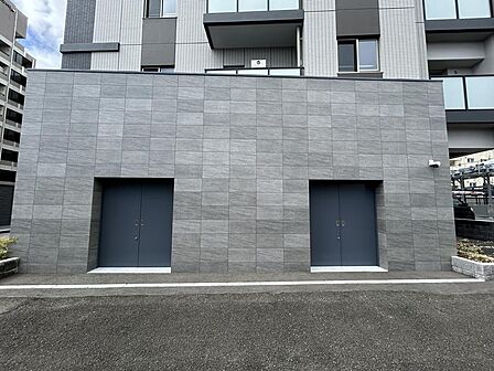 【ゴミ置き場】屋根付きのゴミ置き場のため、防犯面・衛生面にも優れています!