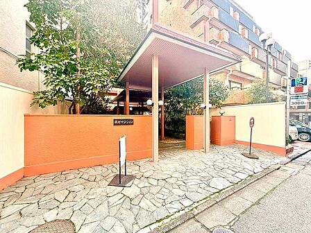 小学校入学前の子どもを持つ家庭の約6割が「家族や子どものため」に購入を希望。入学後の転校を避け、広い空間でのびのび育てたいなどの親心が、家探しのきっかけになっているようです。