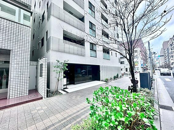 一つ屋根の下に...
