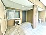 その他：周辺に建ち並ぶ邸宅も、それぞれに個性がありながらも全体的に瀟洒な雰囲気を醸し出している邸宅街の一角。