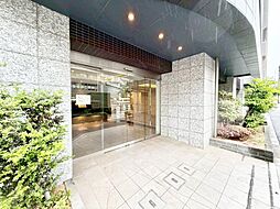 街の環境と住む人の暮らしを第一に考え、そこでしかできないエントランスを作り出されたこだわり。だからこそ時が経てば経つほどにその価値が深まります。