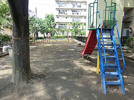 蓮根三丁目第三児童遊園まで約388m