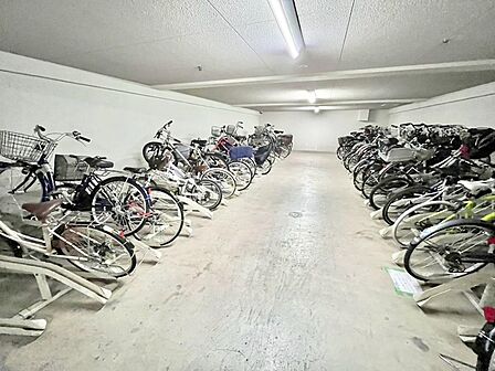 「笑顔・快適・充実」　特別を日常にする日々が、この邸から始まります。居住されるオーナー様の未来を考えて、ご家族にとって「いいもの」を揃えました。