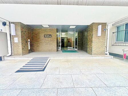 小学校入学前の子どもを持つ家庭の約6割が「家族や子どものため」に購入を希望。入学後の転校を避け、広い空間でのびのび育てたいなどの親心が、家探しのきっかけになっているようです。