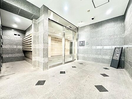 住まいに相応しい品格。住まう方々の誇りと愛着を育むアプローチのグランドエントランス。