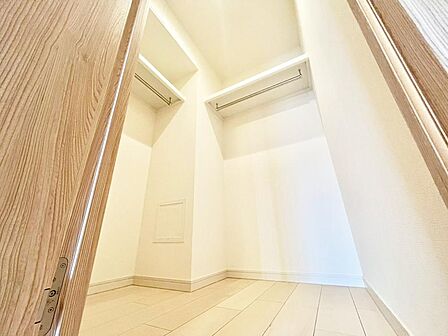 お客様の求める本当の“住み心地とは何なのか。そのための一手間一工夫を惜しみません。街並みや周辺の環境に呼応しながら、美しく、そして毎日の暮らしを考慮した機能性の高い住まい。