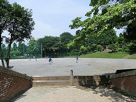 北新宿公園まで約342m
