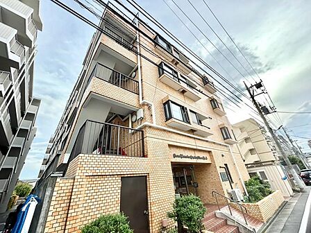 一つ屋根の下にそれぞれの暮らしがある。お部屋ぐらいは自分の価値観で自由にしたい。だからこそ、そのベースはシンプルであるべきだと思う。なぜなら、時の流れで人の好みは変わっていくものだから。