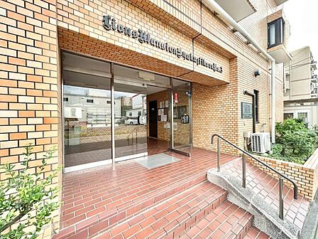 ここに住まわれる人にだけに許された専用のエントランス。めまぐるしく過ぎ行く日々の中でゆったりとした休息と癒しを提供してくれる居住者のプライベート空間があります。