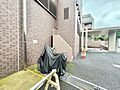 周辺に建ち並ぶ...