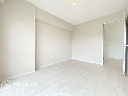快適な寝室は、静かで落ち着いた雰囲気があり、毎日の疲れを癒す贅沢な時間を提供し、質の良い睡眠を促します！