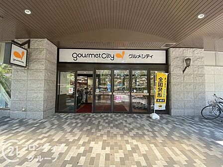 グルメシティポートアイランド店 徒歩10分。 800m