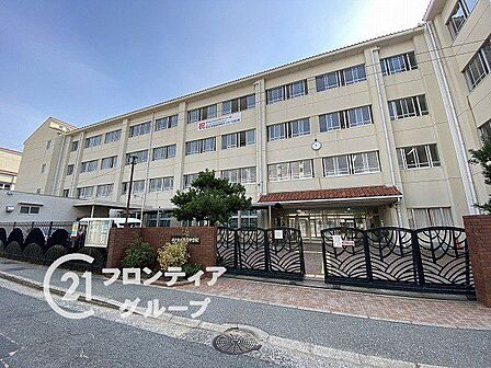 神戸市立本庄中学校 徒歩14分。 1120m