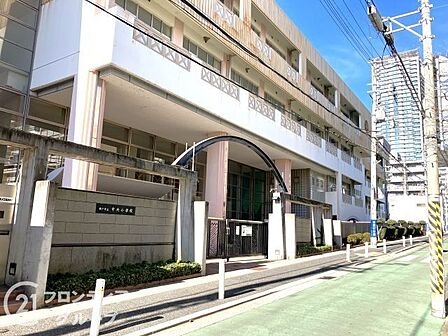 神戸市立中央小学校 徒歩5分。 360m