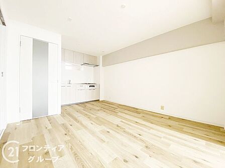バルコニーに面したリビングで明るいですね！