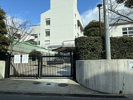 神戸市立本山南中学校 徒歩23分。 1770m