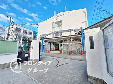 神戸市立住吉中学校 徒歩11分。 880m
