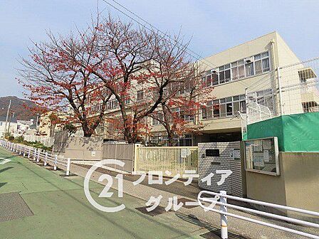 神戸市立五位の池小学校 徒歩11分。 860m