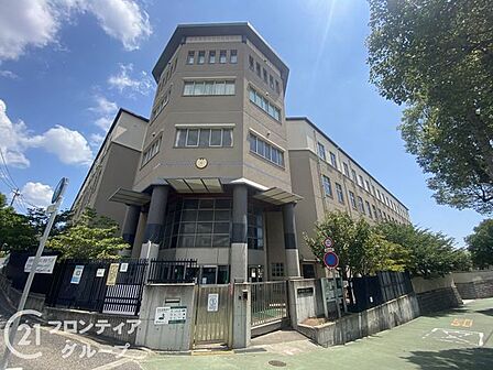 神戸市立高羽小学校 徒歩8分。 590m