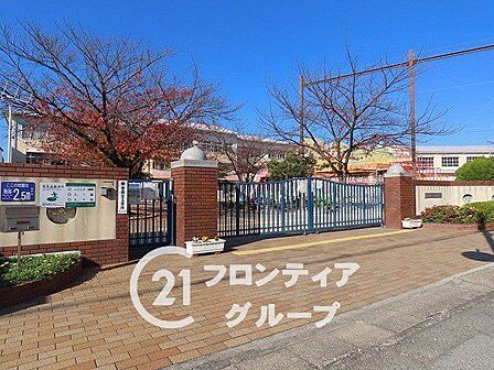 神戸市立浜山小学校 徒歩10分。 780m