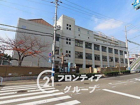 芦屋市立宮川小学校 徒歩7分。 500m