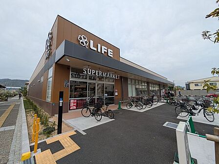 ライフ芦屋呉川町店 徒歩3分。 200m