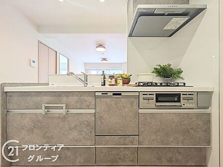 美しいデザインと機能性を兼ね備えたキッチンは、日々の料理をより豊かな時間に変えてくれます